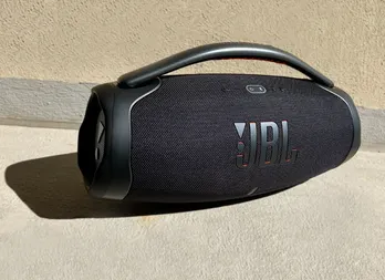 JBL Boombox 3: Мощные басы, отличная громкость и удобная настройка звука